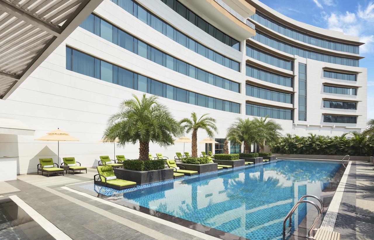 Taj Swarna, Amritsar 호텔 외부 사진 The pool at the hotel